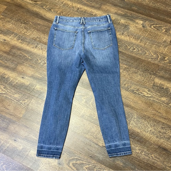 Good American Good Waist Crop High Rise Distressed Jeans Blue Womens Size 15 - Picture 6 of 9